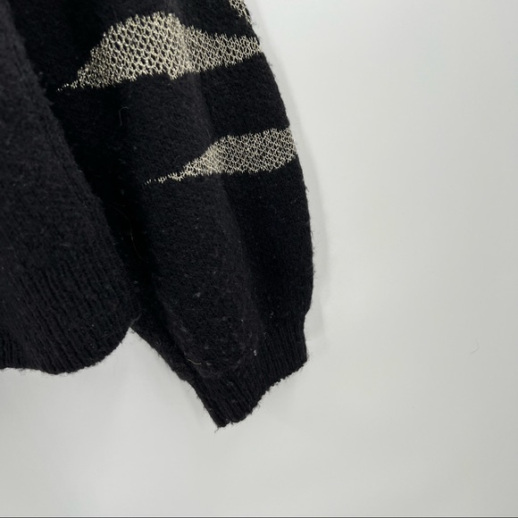 Lucky brand black sweater with silver leaves size M - Picture 5 of 5